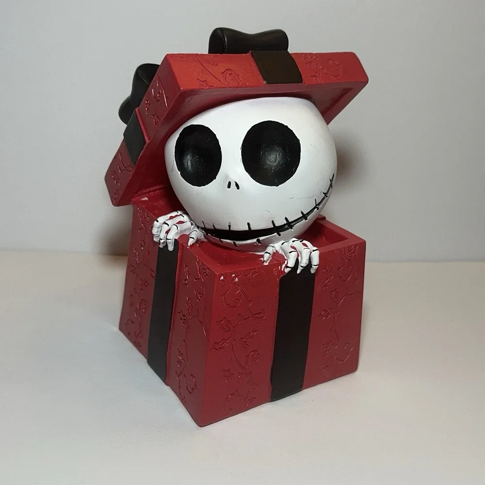 DISNEY TIM BURTON`S THE NIGHTMARE BEFORE CHRISTMAS‎ JACK IN RED GIFT BOX RESIN